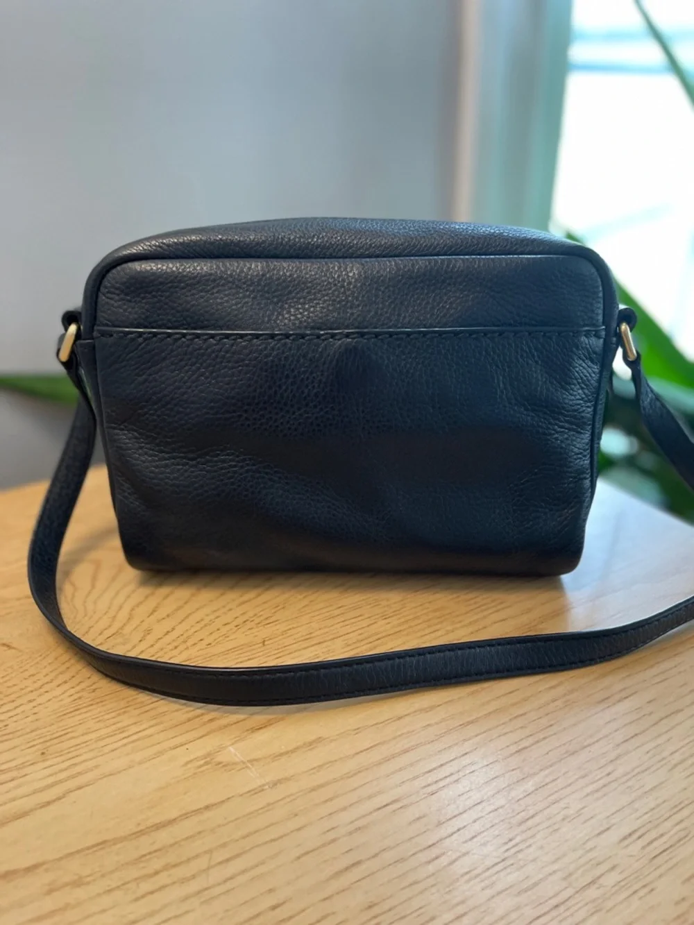 Vera Bradley Black Leather Crossbody Camera Bag - Picture 2 of 4